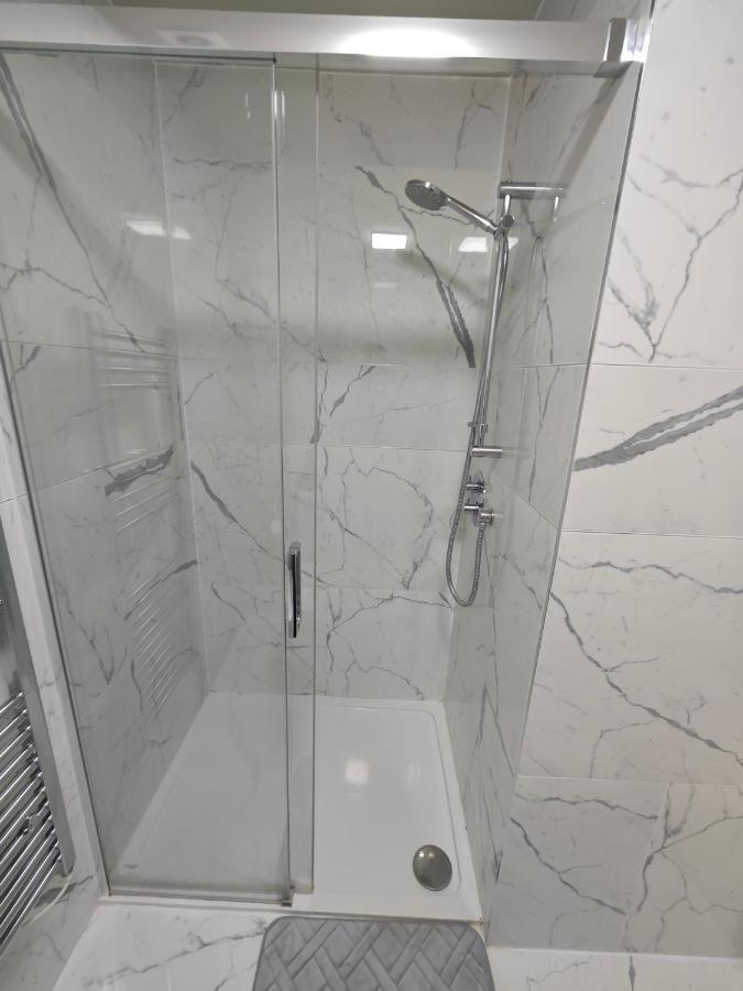 2 Bedroom Flat In Wood Green Piccadilly Line London Luaran gambar