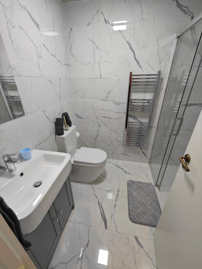 2 Bedroom Flat In Wood Green Piccadilly Line London Luaran gambar